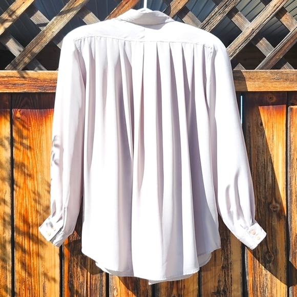 ⭐️Vintage Como Beige Button Down - Picture 9 of 9